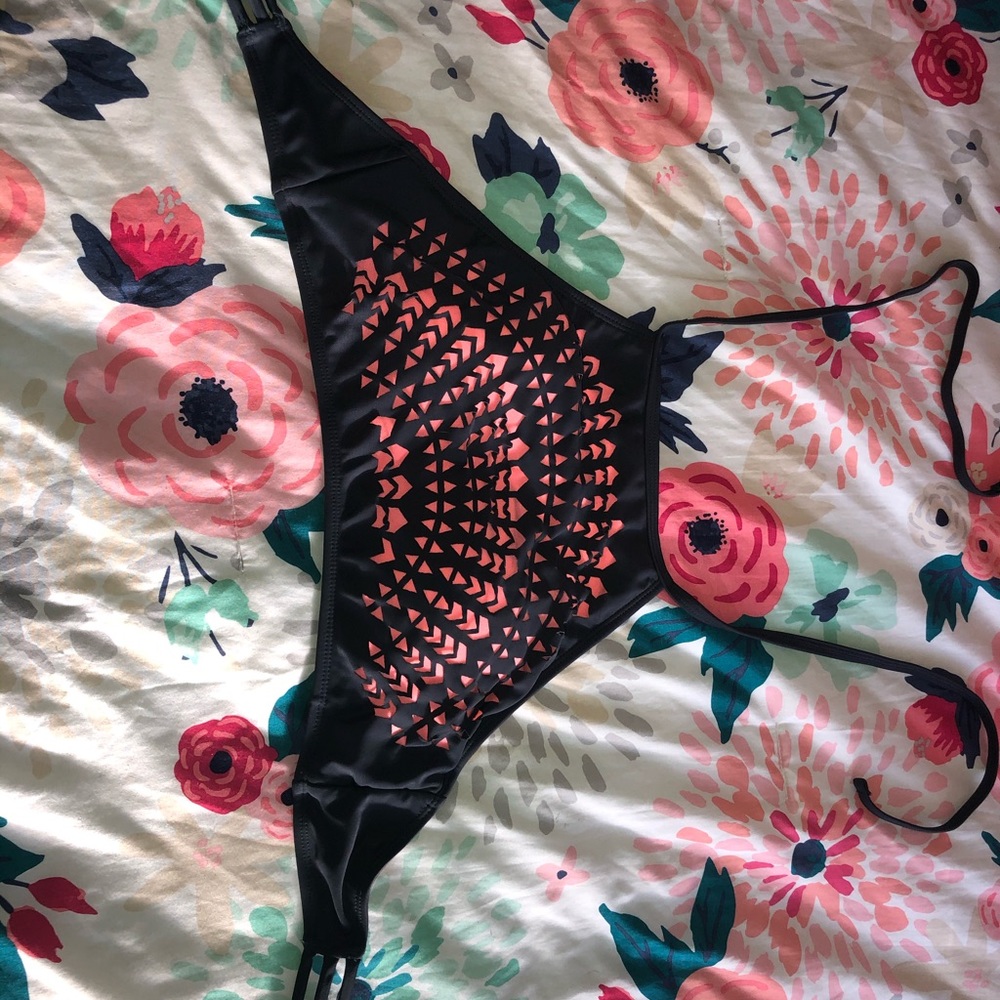 cute bikini top!